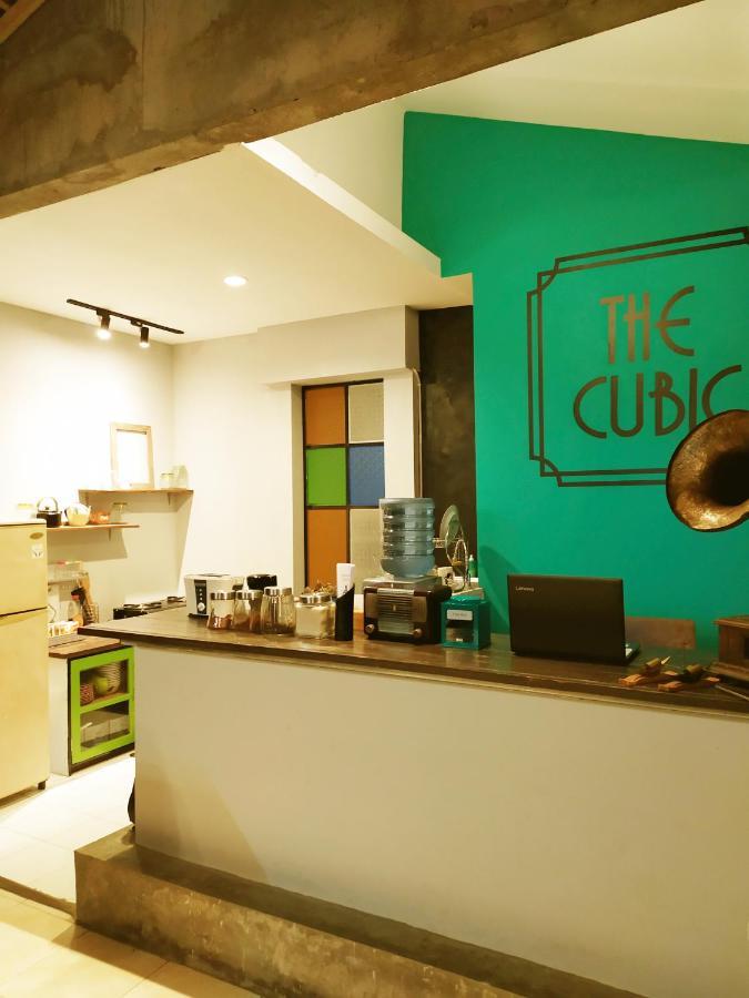 The Cubic Hostel Yogyakarta Bagian luar foto